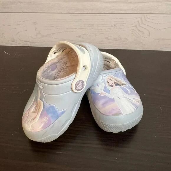 Disney Frozen II Crocs Size 6 - Picture 1 of 8